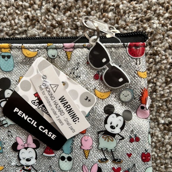 Disney Mickey Mouse & Friends Small Zippered Case - Pencils - Make Up - - Picture 3 of 6